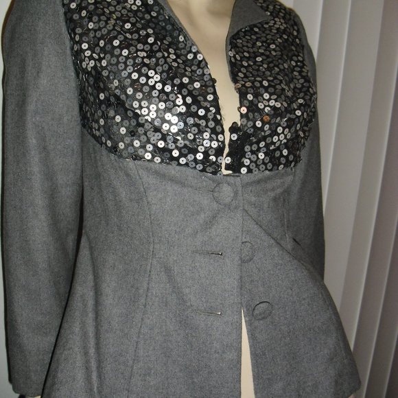 Bergdorf Goodman,Fifth Ave.,NY,,gray blazer,sequins,covered buttonspadded,UNIQUE - Picture 3 of 5